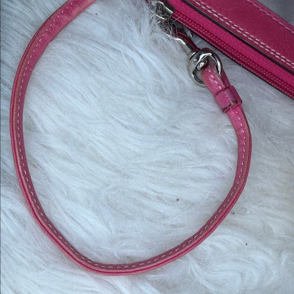 Coach NWOT clutch/wristlet, pink, leather, trim, and handle, pink hang tag - Picture 7 of 7